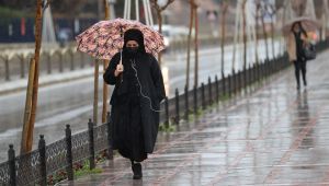 Sağanak trafikte aksamalara ve kazalara neden oldu
