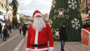 Saraçlar'ın ilgi odağı noel baba oldu