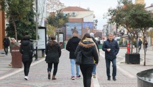 ‘Aşılamaya güvenen tedbirleri gevşetiyor’