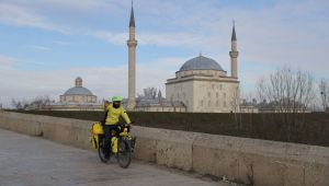Camileri tanıtmak için Almanya'dan Türkiye'ye bisikletle geldi