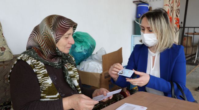 Ekipler Köy köy dolaşıp kimlikleri yeniliyor