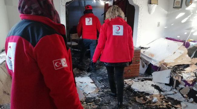 Evleri yanan ailelere yardım eli
