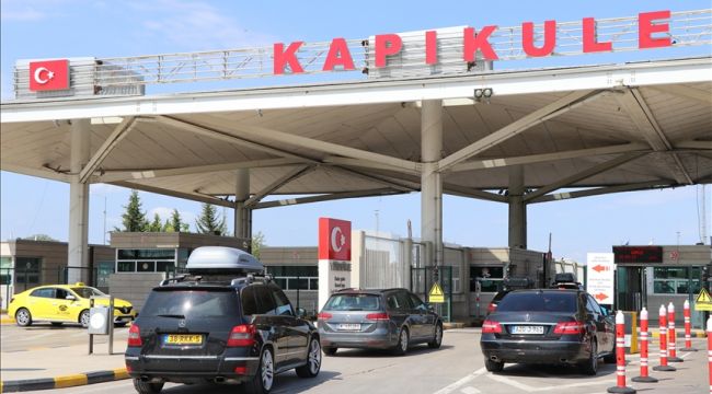 Gümrük kapılarından geçen yıl 8 milyon yolcu geçti