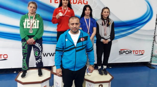 Güreşçiler Türkiye Şampiyonası'ndan madalyayla döndü
