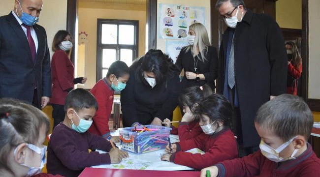 Kütüphanelere bin 900 kitap