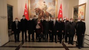 Meclis üyeleri Ata’nın huzurunda