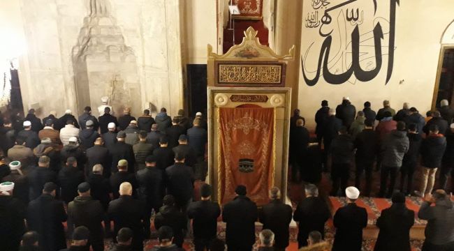 ‘Sabah namazında milletçe duadayız’