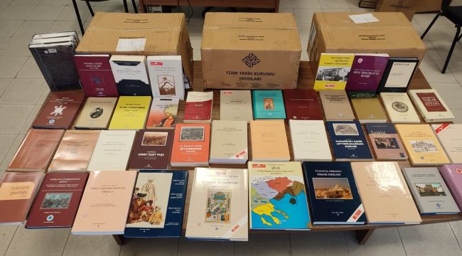 TÜ Merkez Kütüphanesine kitap bağışı