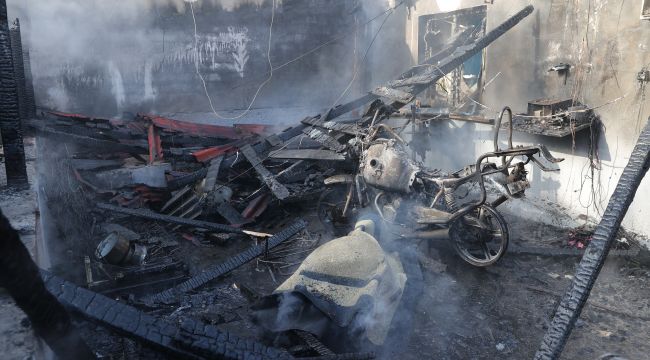 Yangında 4 ev kullanılmaz hale geldi