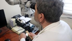 Ameliyat aletleri onarıp hastane bütçesine katkı sağlıyor