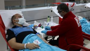 Anonsu duyan polisler kan vermeye koştu