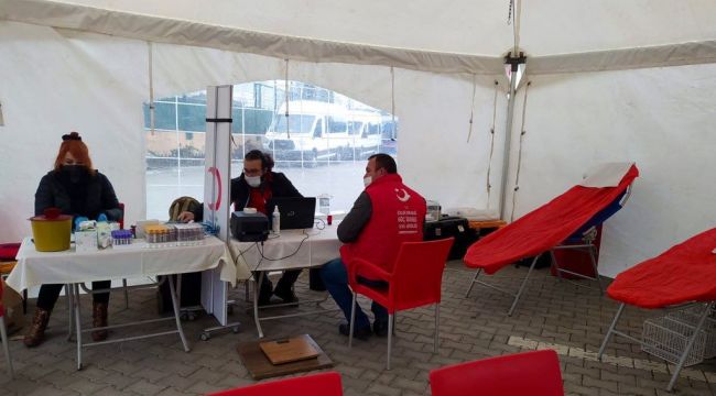 İl Göç İdaresi personelinden kan bağışı