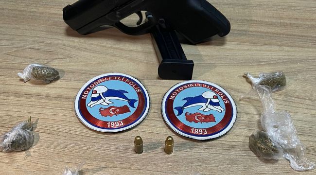 Otomobilde uyuşturucu ve silah ele geçirildi
