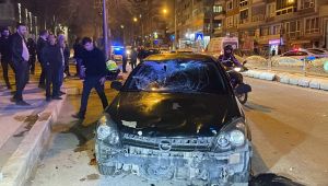 Otomobille çarpışan sürücü ağır yaralandı