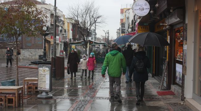 Sağanak yağış hayatı olumsuz etkiledi