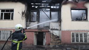 Yangında ev kullanılmaz hale geldi