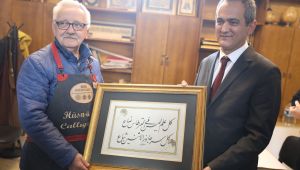 Bakan Özer, el sanatları atölyelerini ziyaret etti