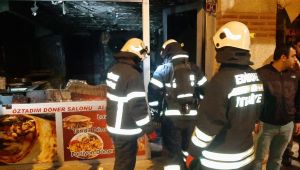 Dönerci yangınla kullanılmaz hale geldi
