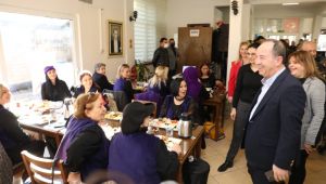 Gürkan, huzurevindeki yaşlılarla buluştu