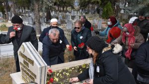 Milletvekili Öznal, mezarı başında anıldı