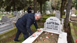 Önen, mezarı başında anıldı