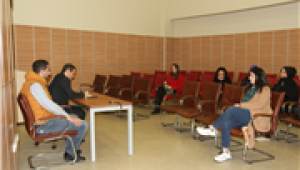 Rektör yardımcısı yabancı akademisyenler ile buluştu