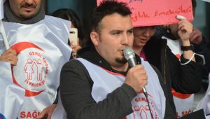 Sağlık çalışanları taleplerini dile getirdi
