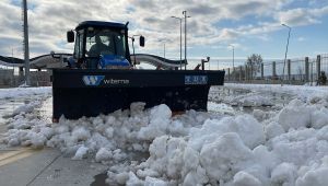 Sınır Kapısı'nda kar temizleme çalışması yapıldı