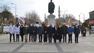 Tıpçılara bandodan ‘Çav Bella’lı kutlama