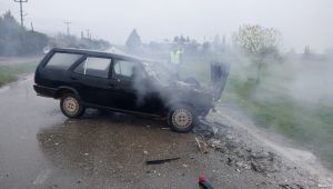 Araba kazasında 1 ölü, 1 yaralı