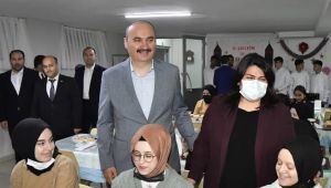 Canalp ve eşi, öğrencilerle iftarda bir araya geldi