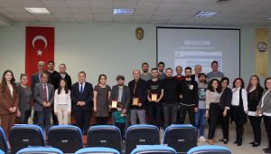 Kütüphaneden en fazla yararlananlara plaket verildi