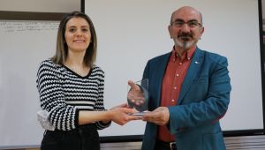 Öğrencileri yakınlarının kanserle mücadelesini anlattı
