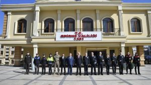 Polislerden Vali Canalp'e ziyaret