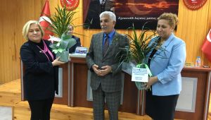 Vali Canalp’ten anlamlı çiçek