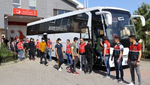 377 düzensiz göçmen ülkelerine gönderildi