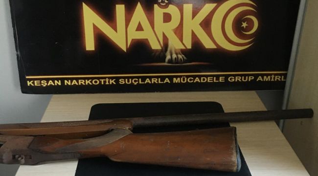 Bir otomobilde sentetik ecza yakalandı