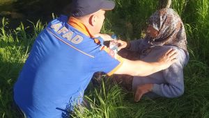 Kaybolan yaşlı kadın dere kenarında bulundu 