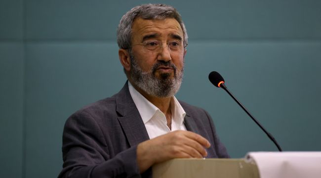 Koyunoğlu ilahiyat fakültesinde konferansa katıldı