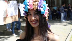 Mimarlık öğrencilerinden kartondan kıyafet