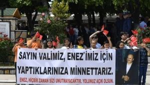 Öğrencilerden Vali Canalp'e duygusal veda