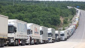 Sınır Kapısı'nda 24 kilometrelik tır kuyruğu