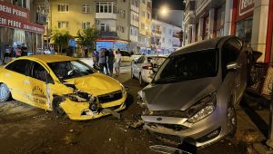 Trafik kazasında 2 kişi yaralandı