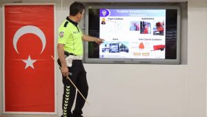 Traktör sürücülerine güvenli sürüş eğitimi