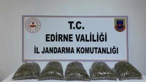 Uyuşturucuyla yakalanan şüpheliler gözaltında
