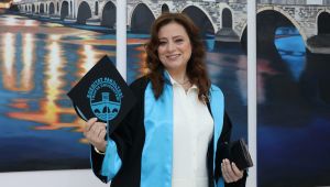54 yaşında 2. kez üniversite bitirdi
