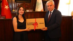 Dereceye giren genç yazarlar ödüllendirildi