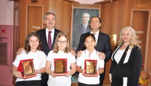 Minik öğrencilerin karne heyecanı