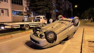 Otomobiller çarpıştı, 2 kişi yaralandı
