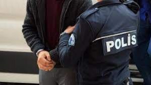 Silah ve uyuşturucu taşıyan 2 şüpheliye gözaltı